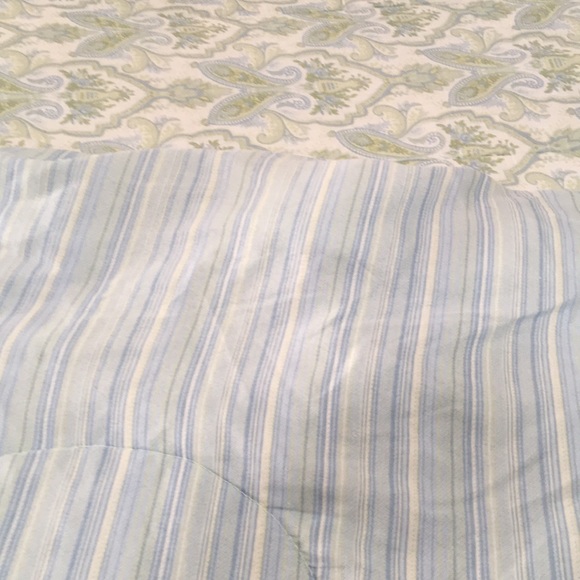 Green and White Full Comforter with 2 Pillow Cases - Picture 10 of 14